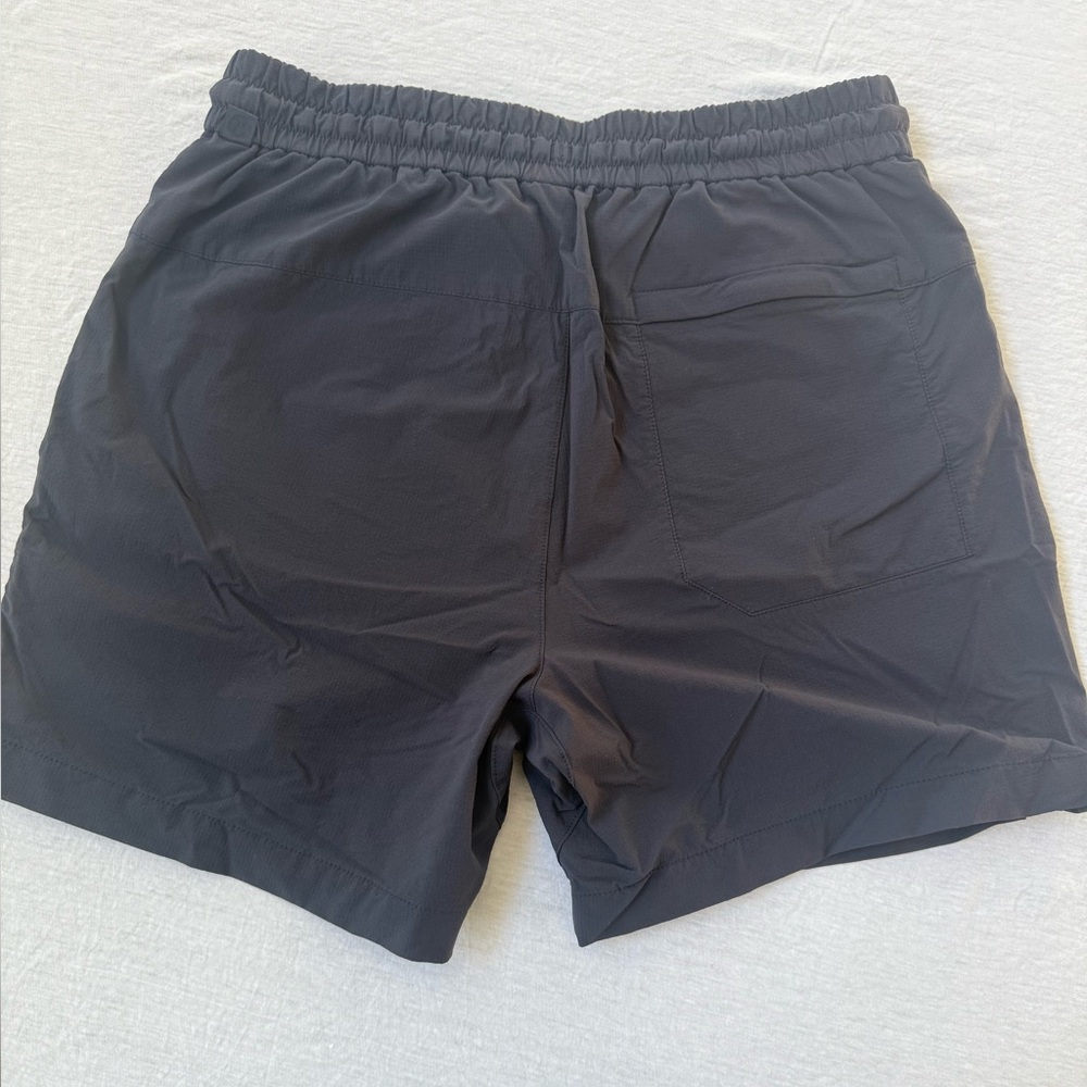 Lululemon Bowline 5” shorts size M- Classic Navy